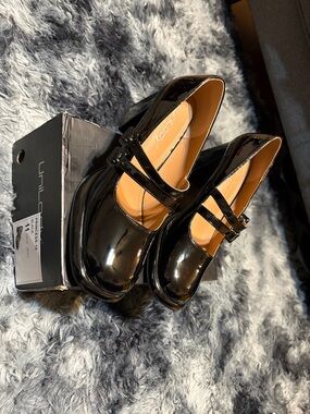 Black Patent Mary Jane Platform Heels